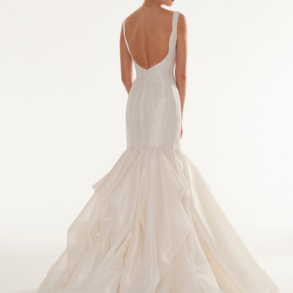 Peter Langner Wedding Dress Holding Tight - Picture 2 of 2